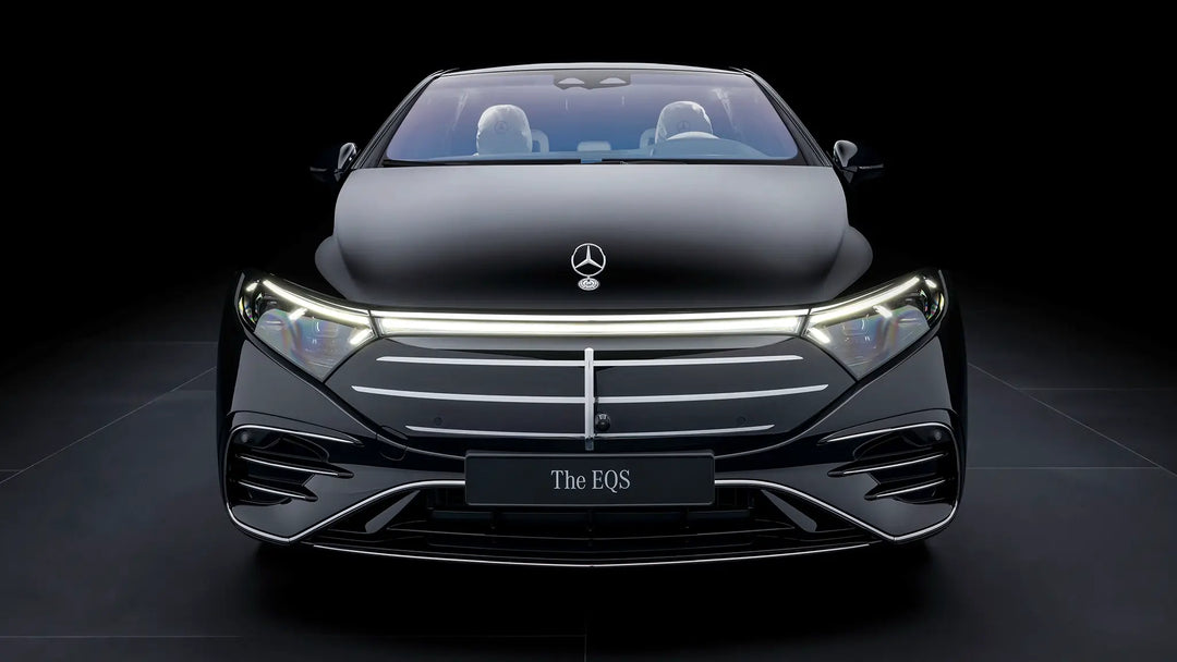 La Nuova Mercedes EQS: Innovazione Elettrica e il Trionfale Ritorno della Stella sul Cofano